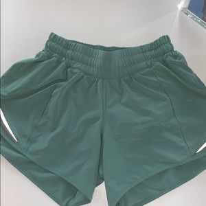 Lululemon Hotty Hot Short II Long 4”